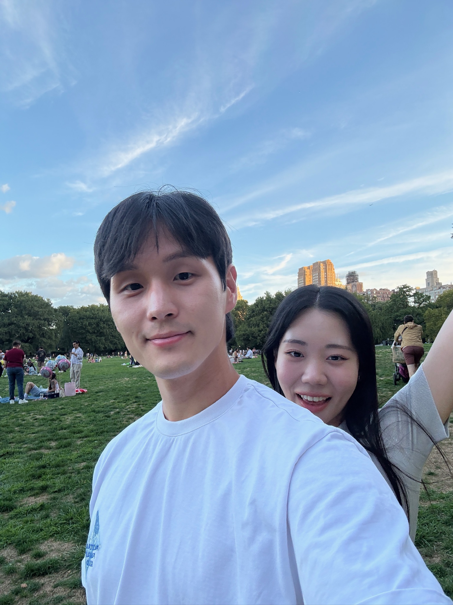 Saeyeon smiling at a cafe